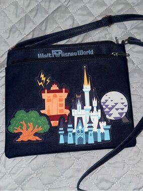 Walt Disney World Parks Crossbody Bag with Multicolor Park Patch Artwork, NWOT